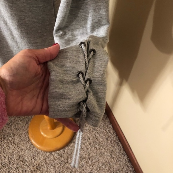 Cupcakes and Cashmere Gray Lenita Laced Sleeves Sweatshirt Sz S EUC - Picture 2 of 6